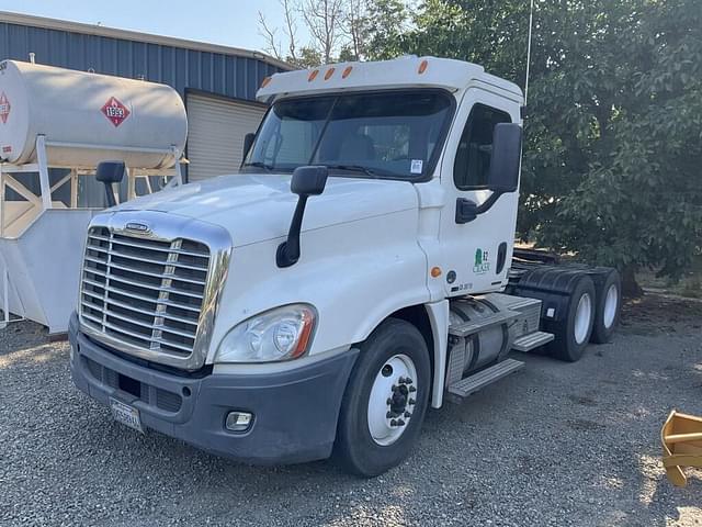 Image of Freightliner Cascadia equipment image 2