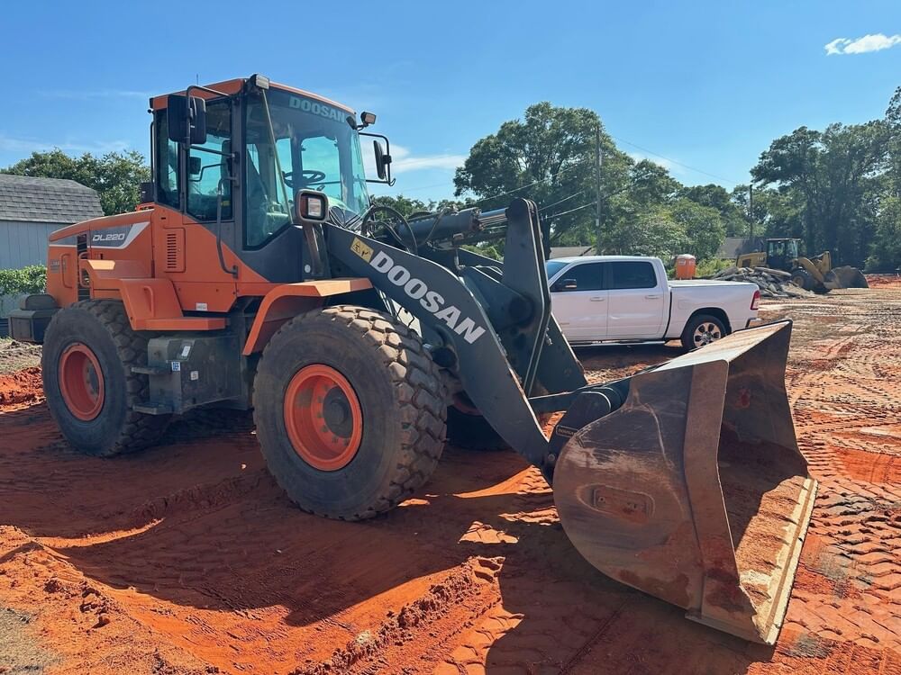 Main image  Doosan DL220-5