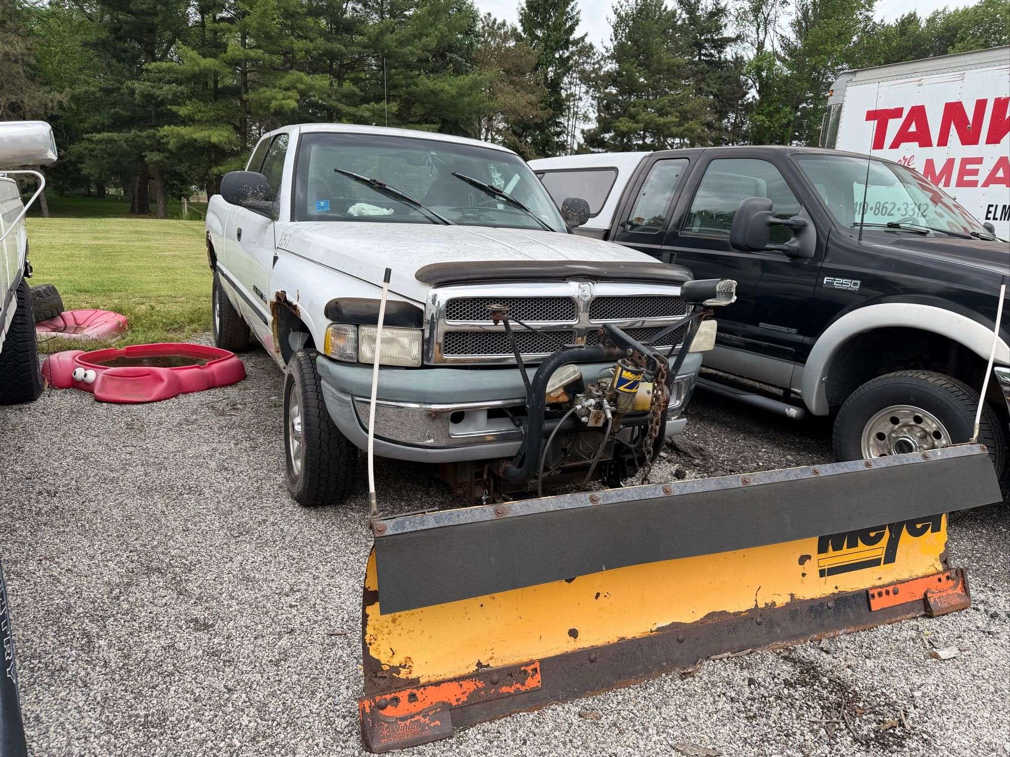 1999 Dodge Ram 1500 Equipment Image0
