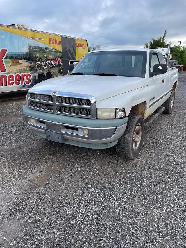 Image of Dodge Ram 1500 equipment image 3