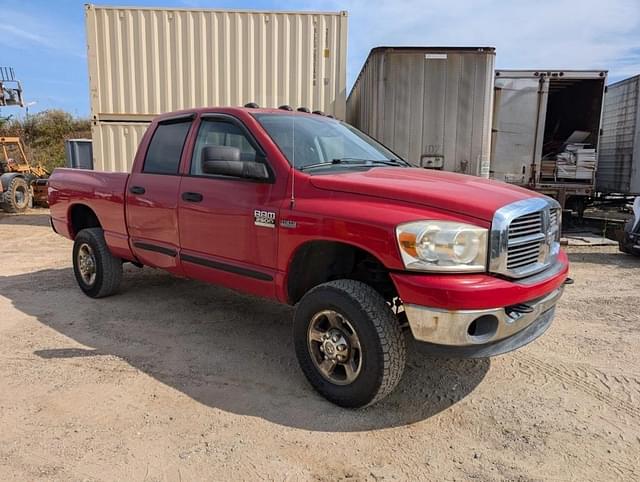 Image of Dodge Ram 2500 equipment image 2