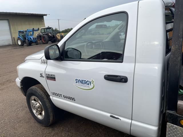 Image of Dodge Ram 2500 equipment image 3