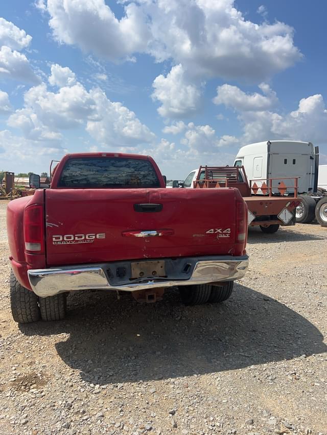 Image of Dodge Ram 3500 equipment image 2