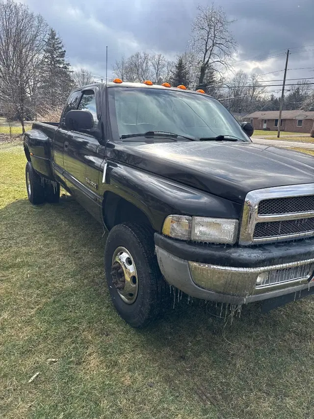 Image of Dodge Ram 3500 equipment image 2