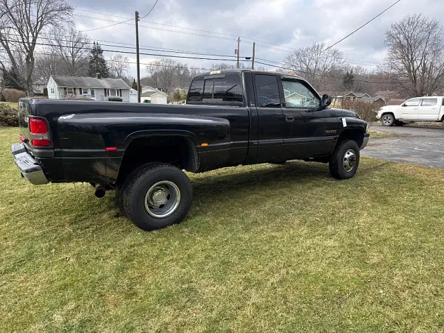 Image of Dodge Ram 3500 equipment image 3