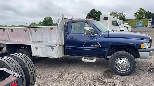 Image of Dodge Ram 3500 equipment image 3