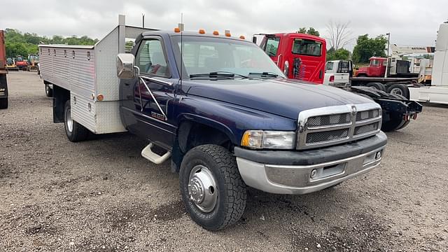 Image of Dodge Ram 3500 equipment image 2