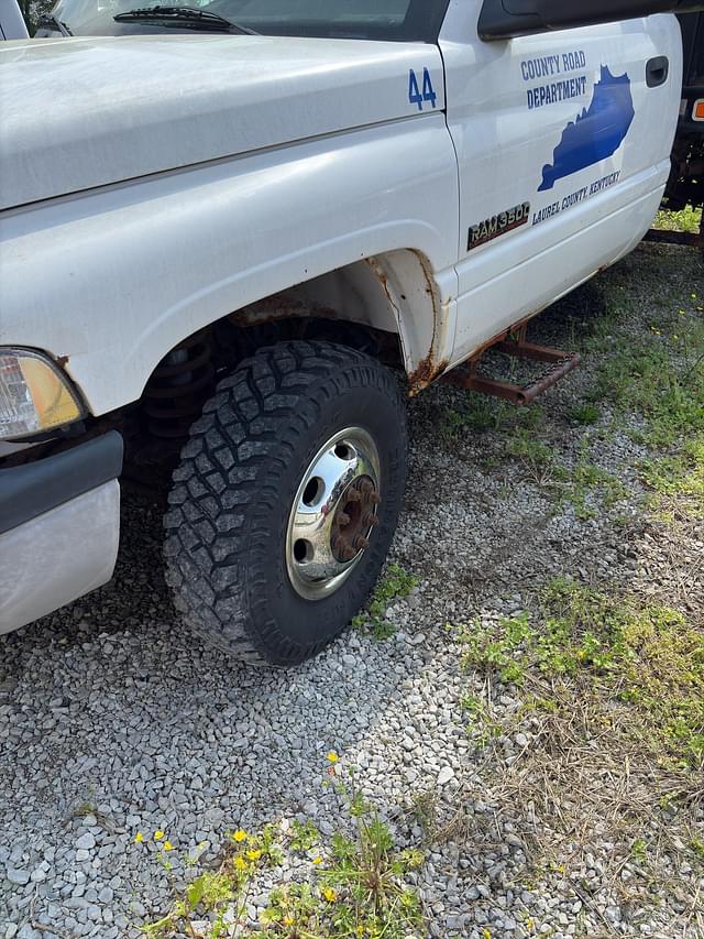 Image of Dodge Ram 3500 equipment image 2