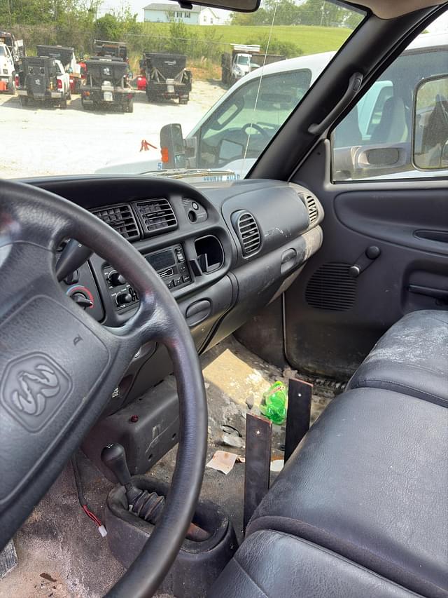 Image of Dodge Ram 3500 equipment image 4