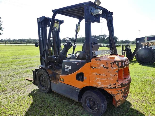 Image of  Doosan 25 equipment image 2