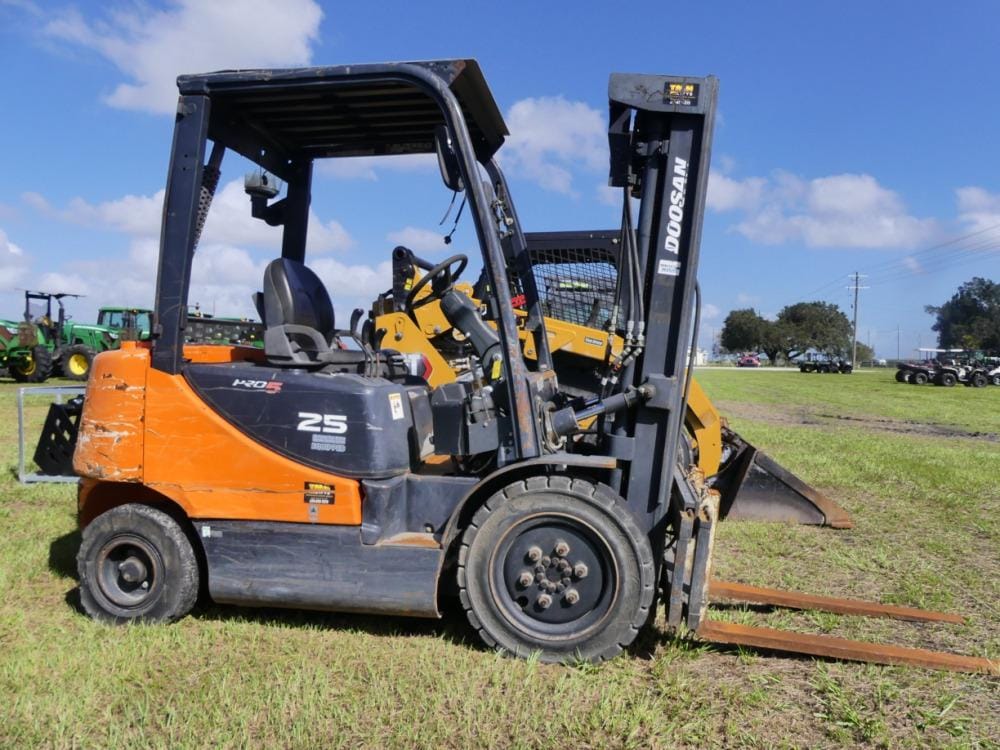 Main image  Doosan 25