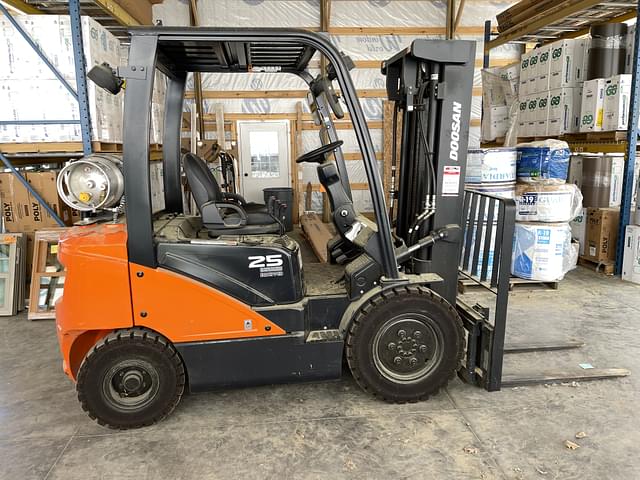 Image of  Doosan 25 equipment image 3