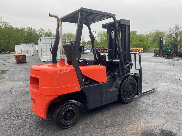 Image of  Doosan D30G equipment image 2