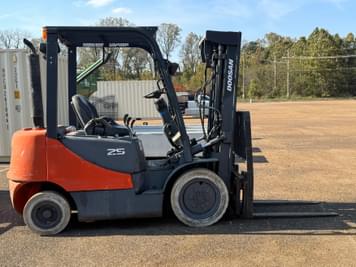Main image  Doosan D25S-5