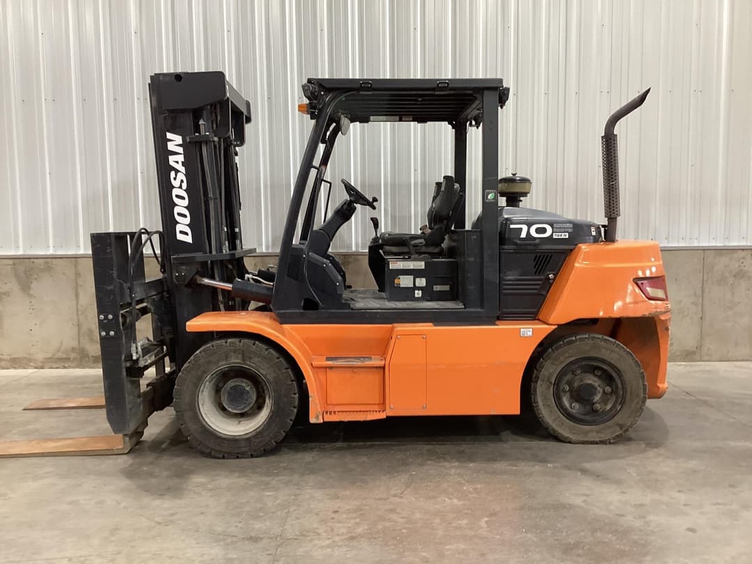 Image of Doosan D70S-7 Image 0