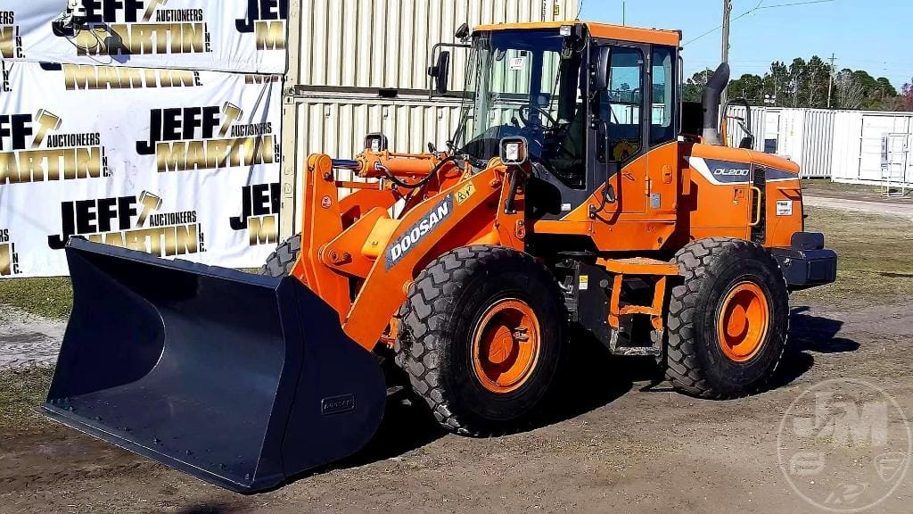 Main image  Doosan DL200