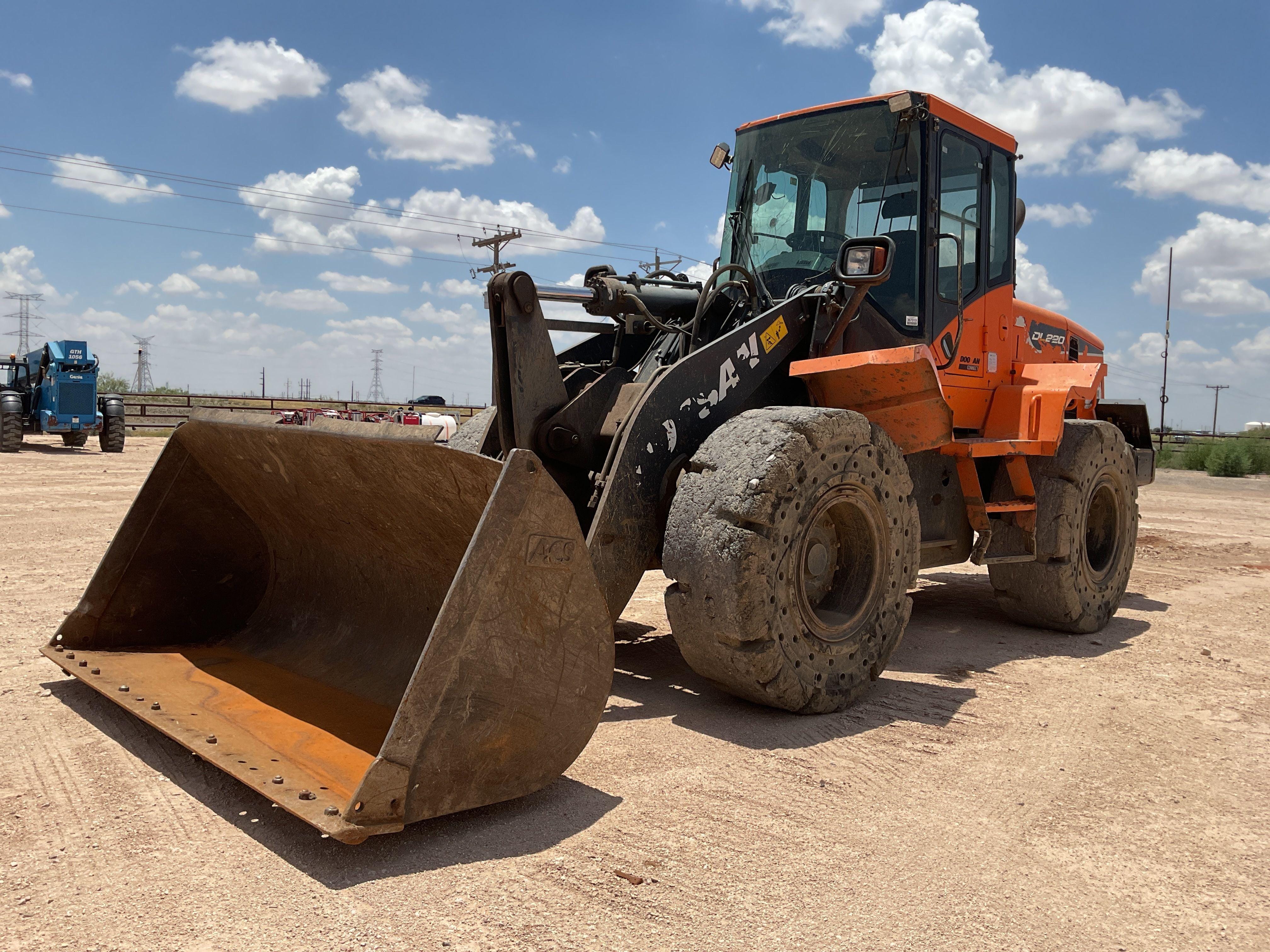 Main image  Doosan DL220-5