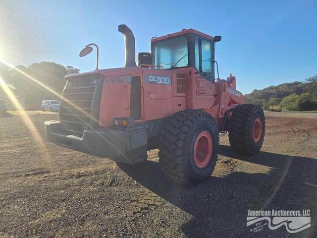 Image of  Doosan DL300 equipment image 4