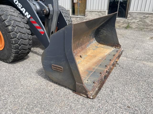 Image of  Doosan DL320-7 equipment image 4