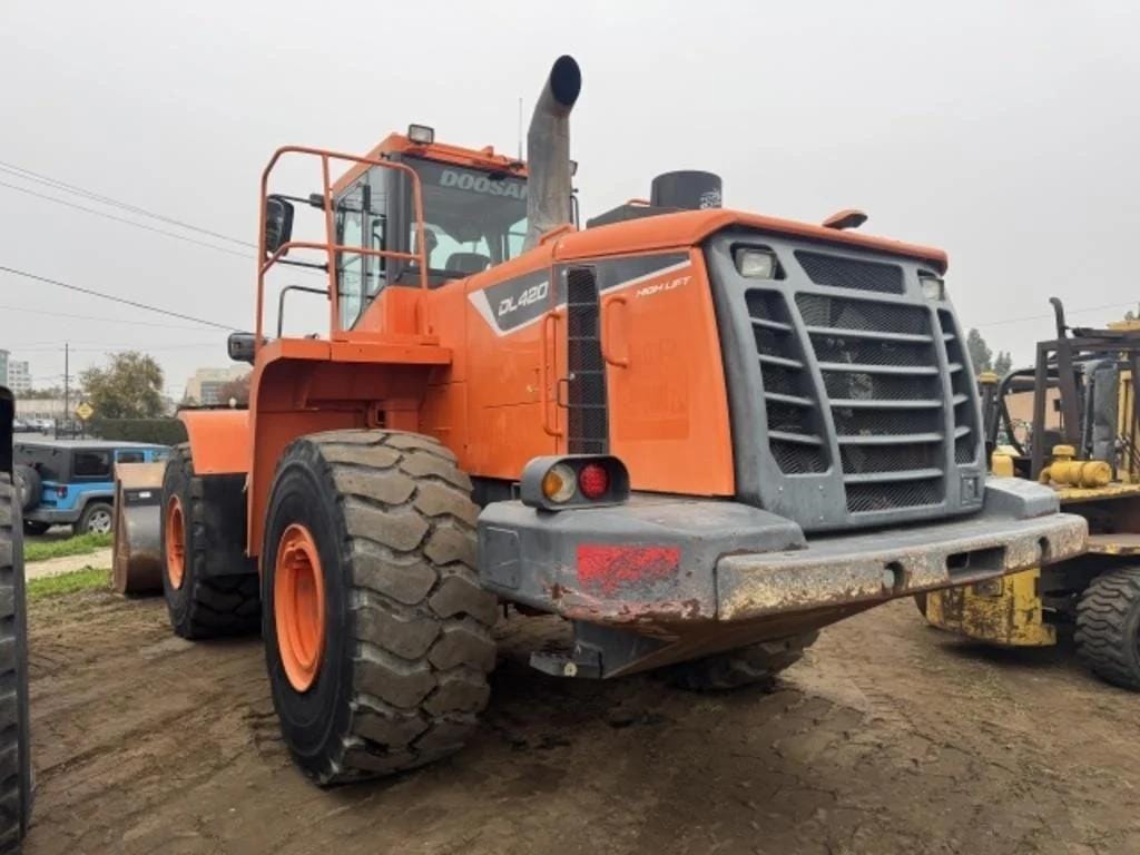 Doosan DL420 Equipment Image0