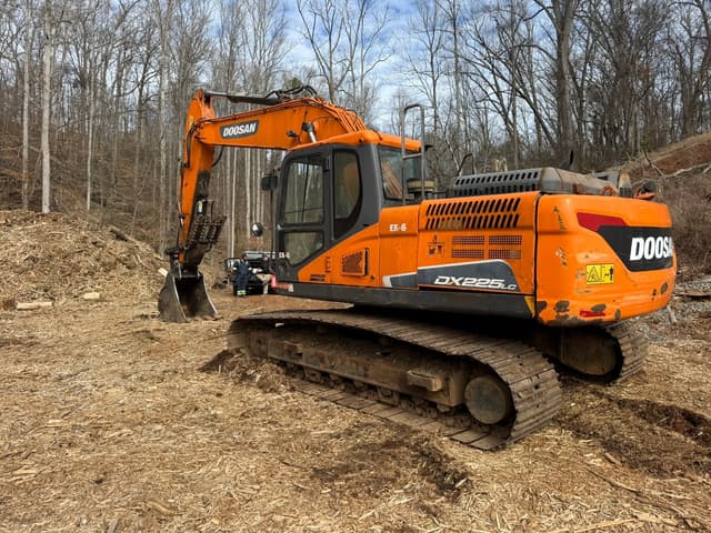 Image of  Doosan DX225LC-5 equipment image 2