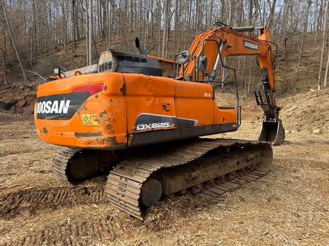 Image of  Doosan DX225LC-5 equipment image 4