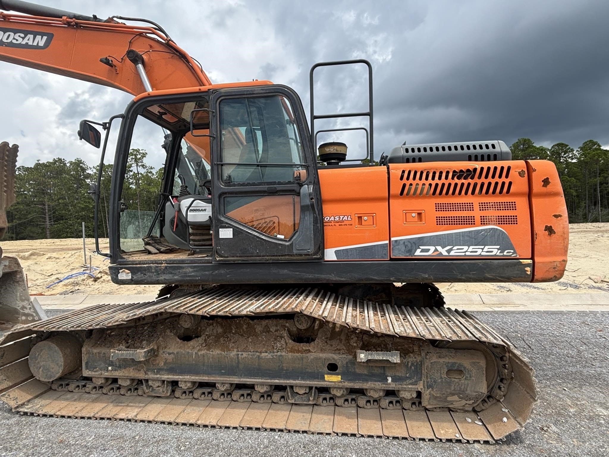 2022  Doosan DX255LC Equipment Image0