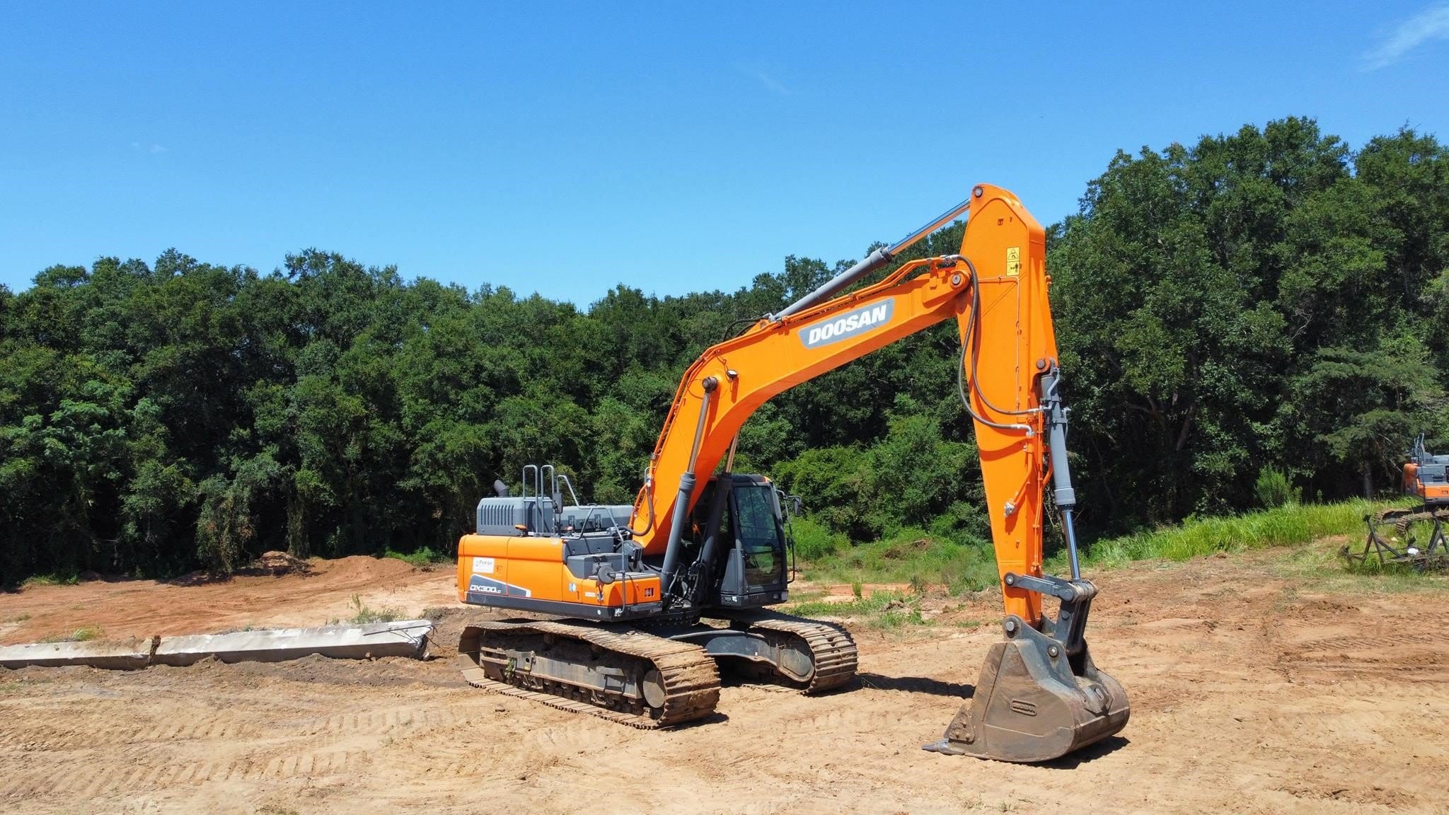 2022  Doosan DX300LC-5 Equipment Image0