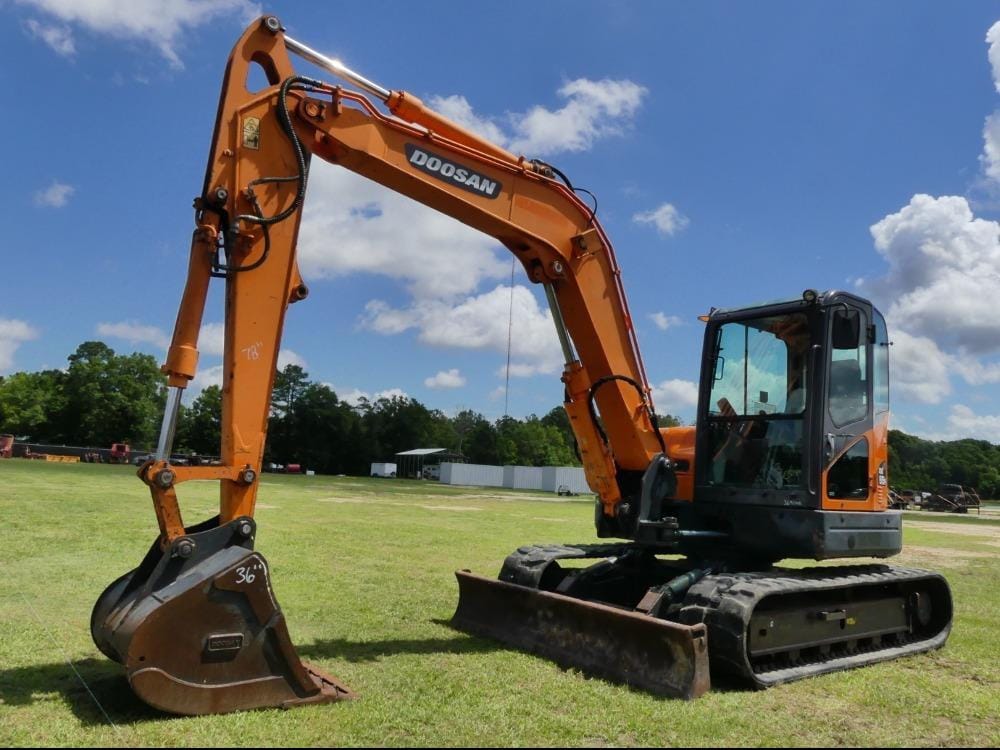 Main image  Doosan DX85R-3