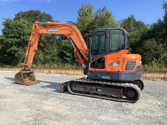 Image of  Doosan DX85R equipment image 2