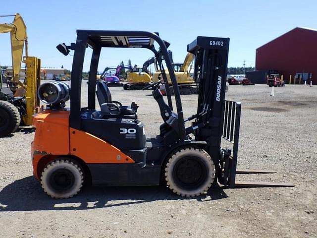 Image of  Doosan G30N-7 equipment image 2