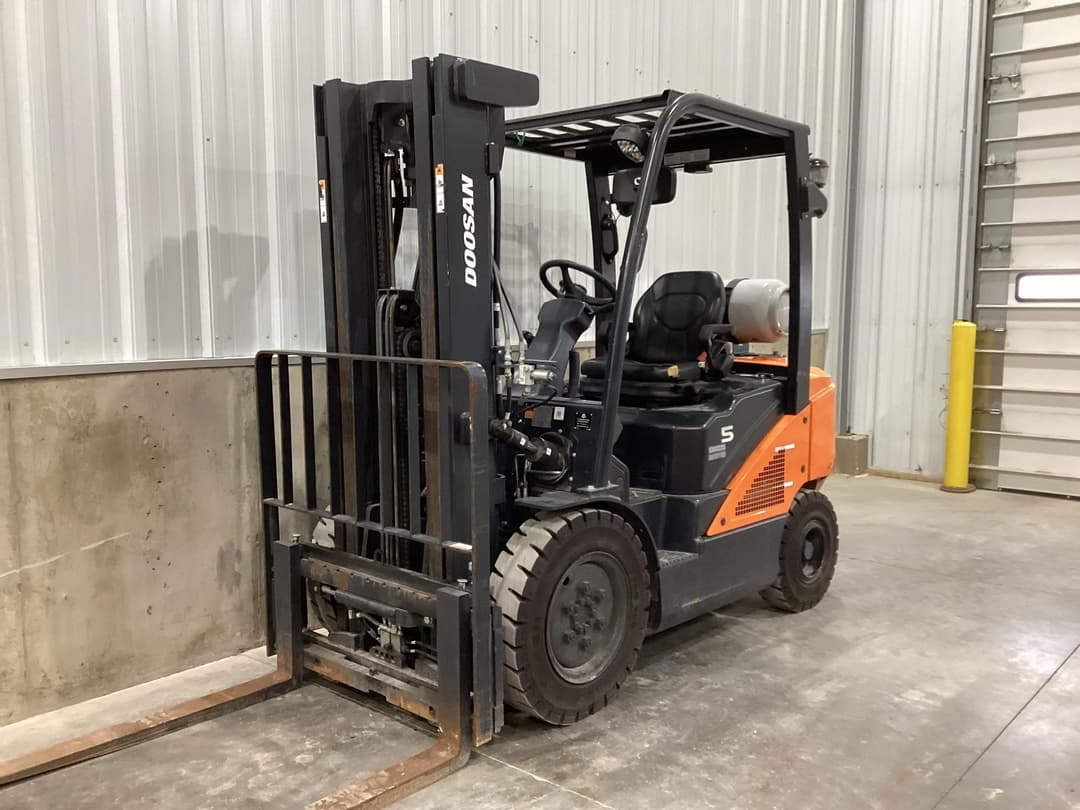 Image of Doosan G25E-7 Image 1