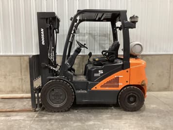 Main image Doosan G25E-7
