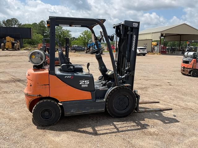 Image of  Doosan G25E equipment image 3