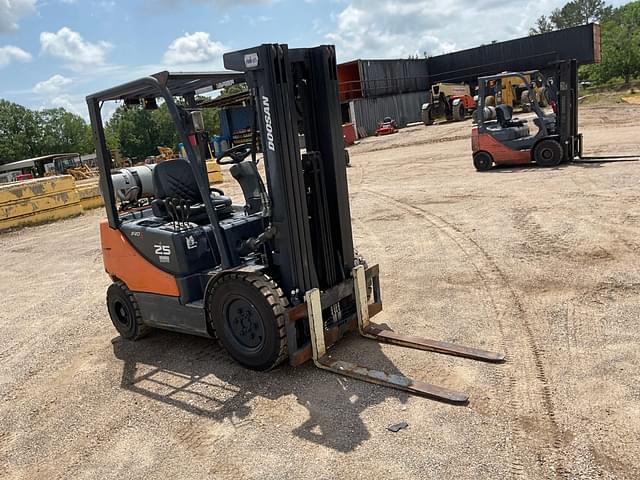 Image of  Doosan G25E equipment image 2