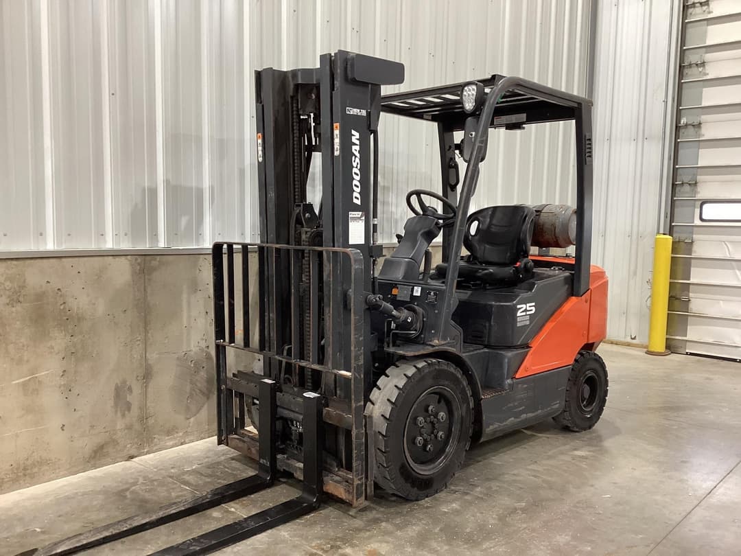 Image of Doosan G25N-7 Image 1