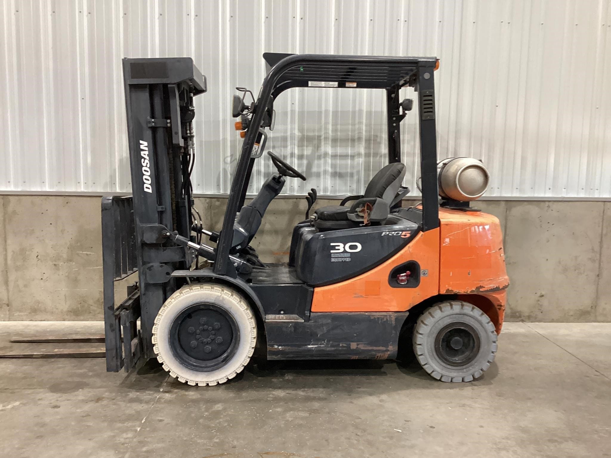 2018 Doosan G30E-5 Equipment Image0