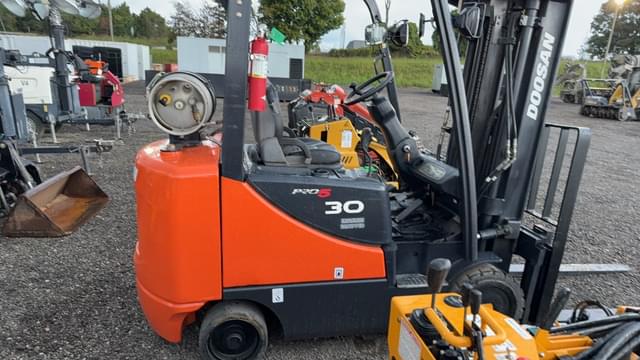 Image of  Doosan GC30E-5 equipment image 4
