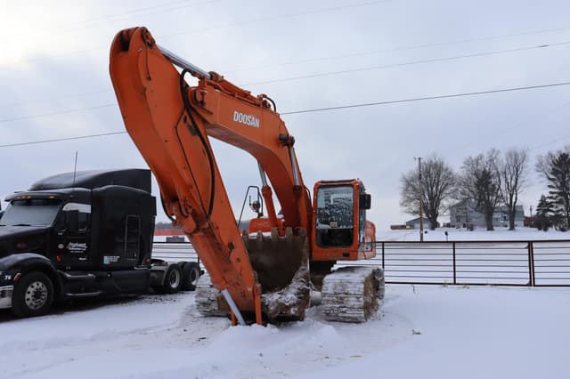 Image of  Doosan DX340LC equipment image 2