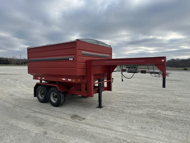 Image of Double B Trailers Grain Trailer equipment image 2