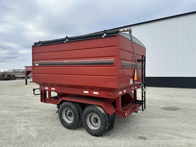Image of Double B Trailers Grain Trailer equipment image 4