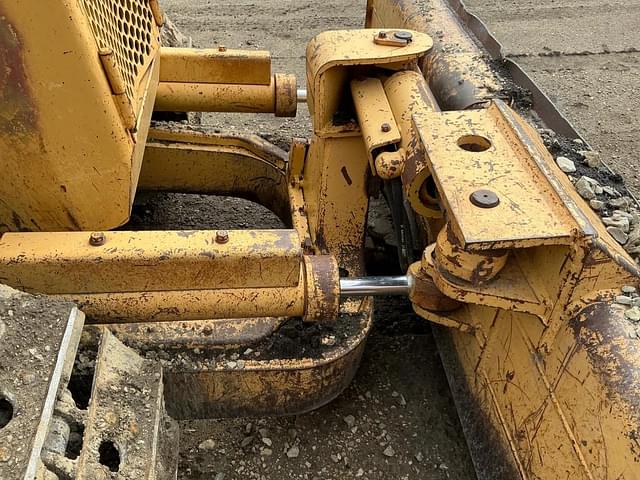 Image of Caterpillar D3 equipment image 4