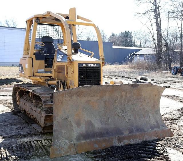 Image of Caterpillar D5G equipment image 2