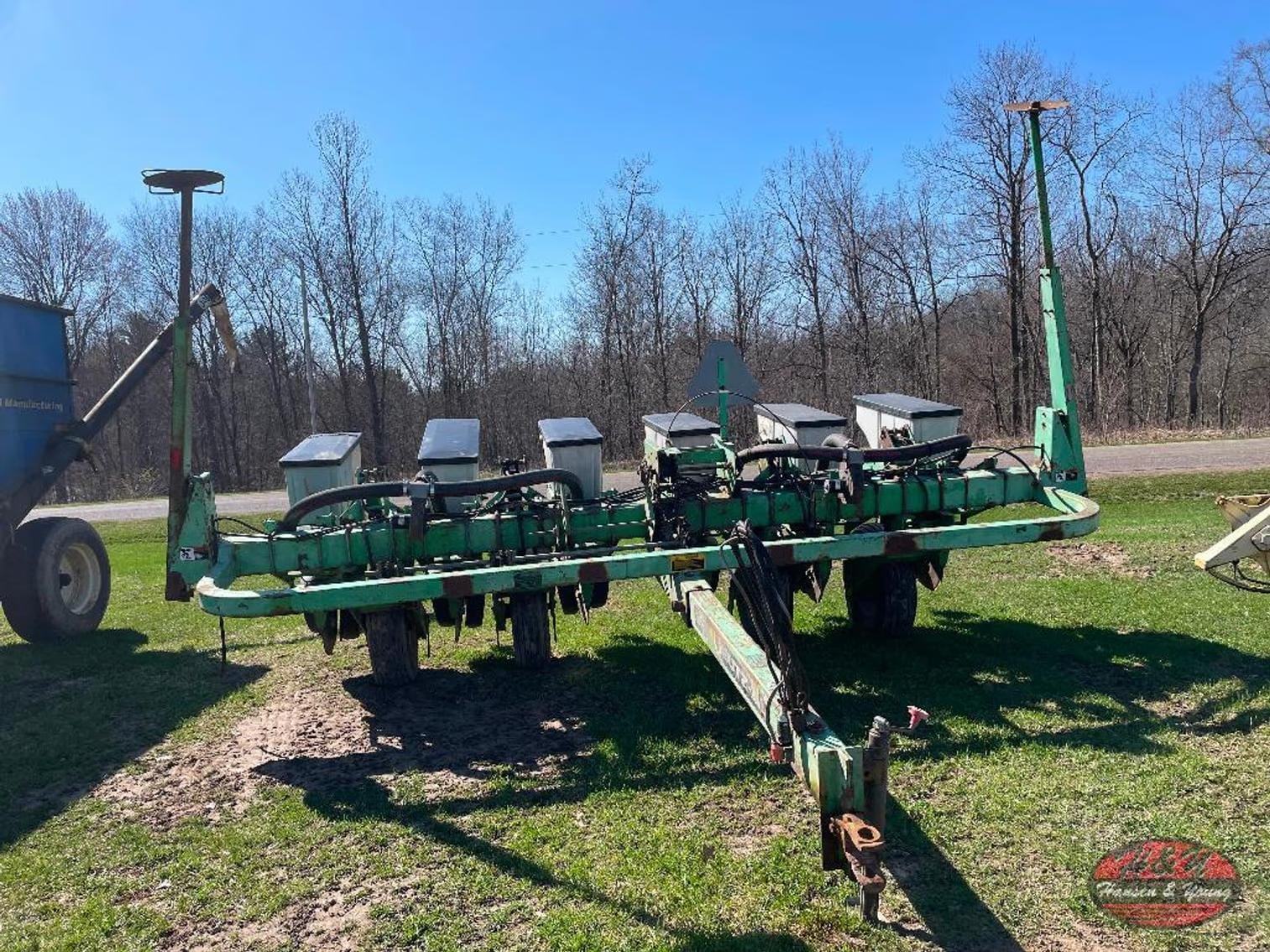 Deutz-Allis 385 Equipment Image0