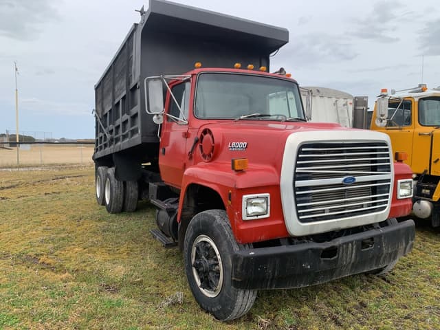 Image of Ford L8000 equipment image 2