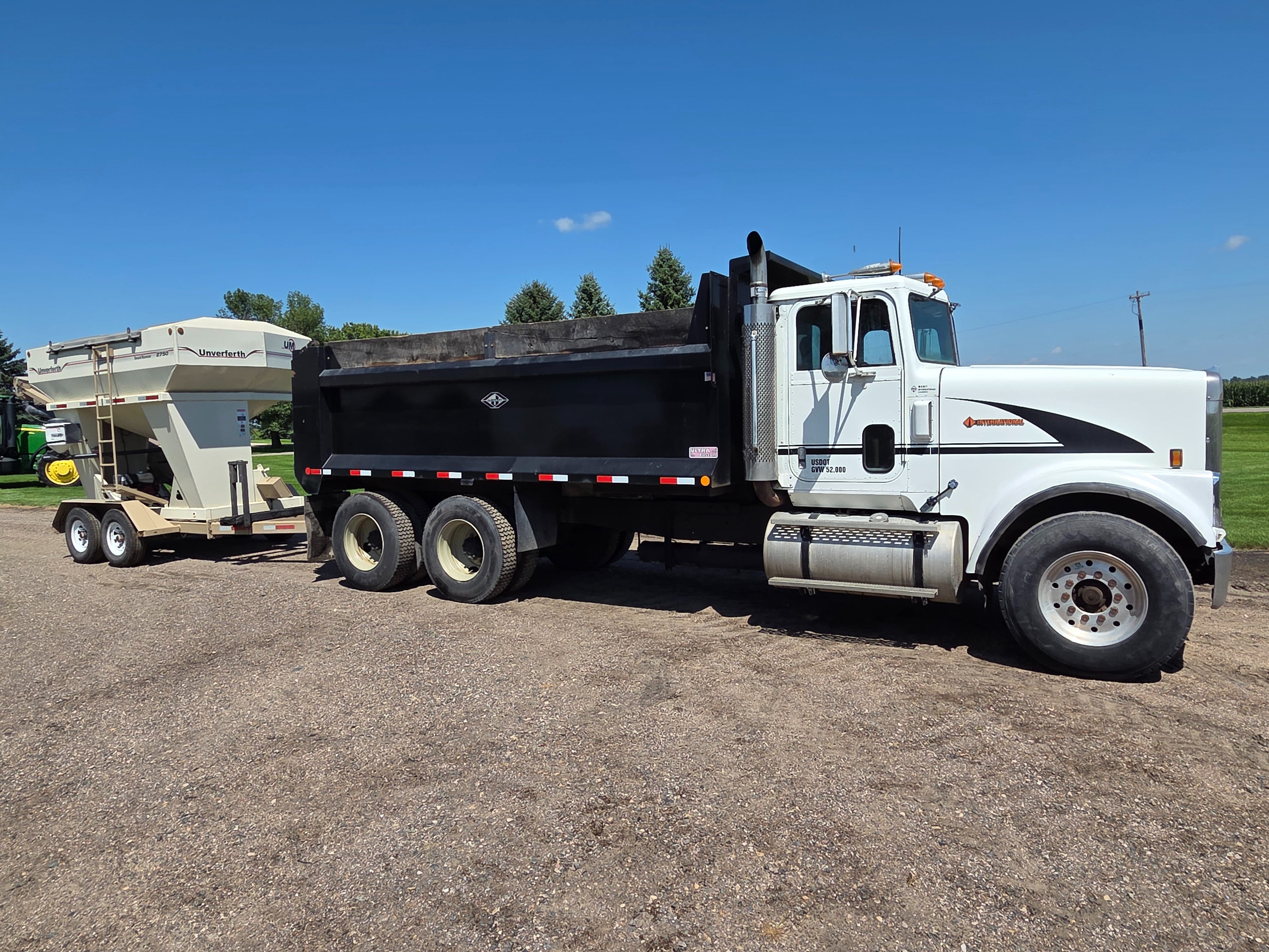 1988 International 9300 Equipment Image0