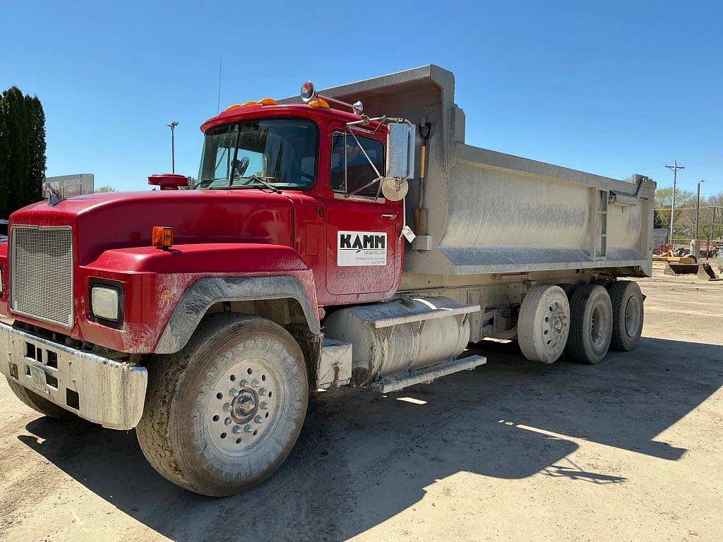 Image of Mack RD690S Primary image