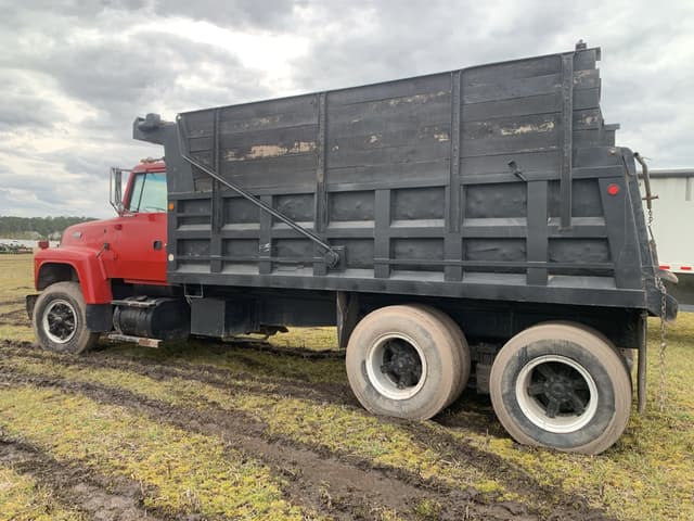 Image of Ford L8000 equipment image 2
