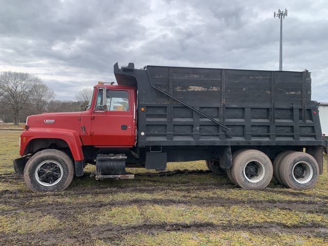 Image of Ford L8000 equipment image 1