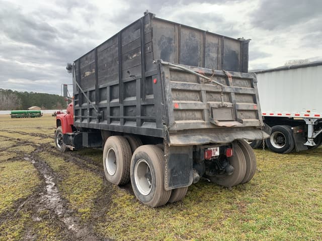 Image of Ford L8000 equipment image 3